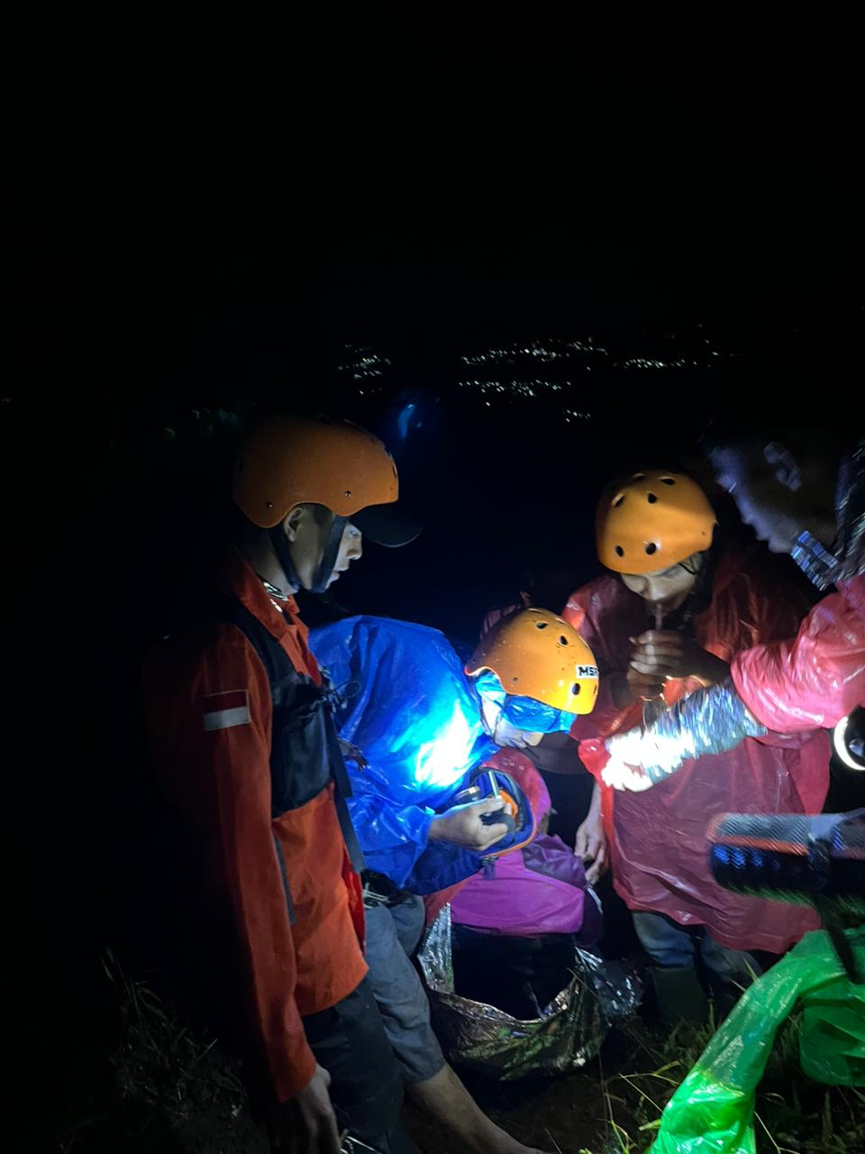 Dua Pendaki Perempuan Alami Hipotermia di Gunung Bismo Berhasil Diselamatkan