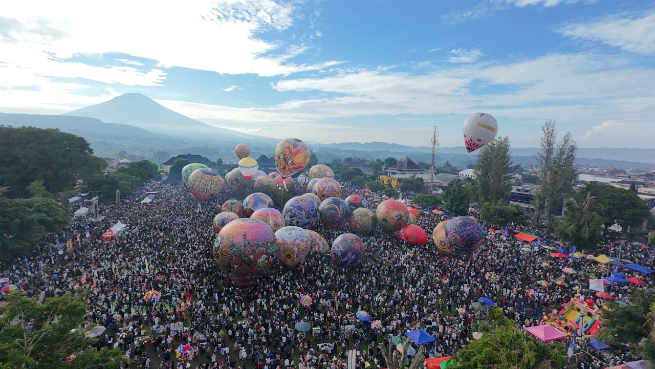 PUNCAK FESTIVAL MUDIK WONOSOBO  SIAP TAMPILKAN 45 BALON TERBAIK