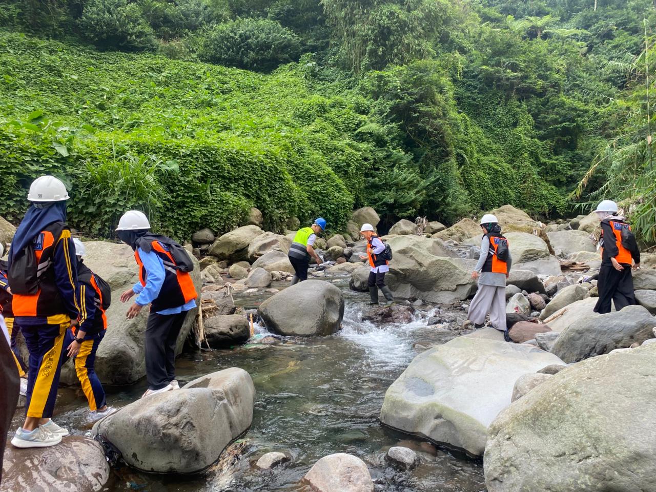 Perumda Air Minum Tirta Aji Ajak Kaum Perempuan Jelajah
