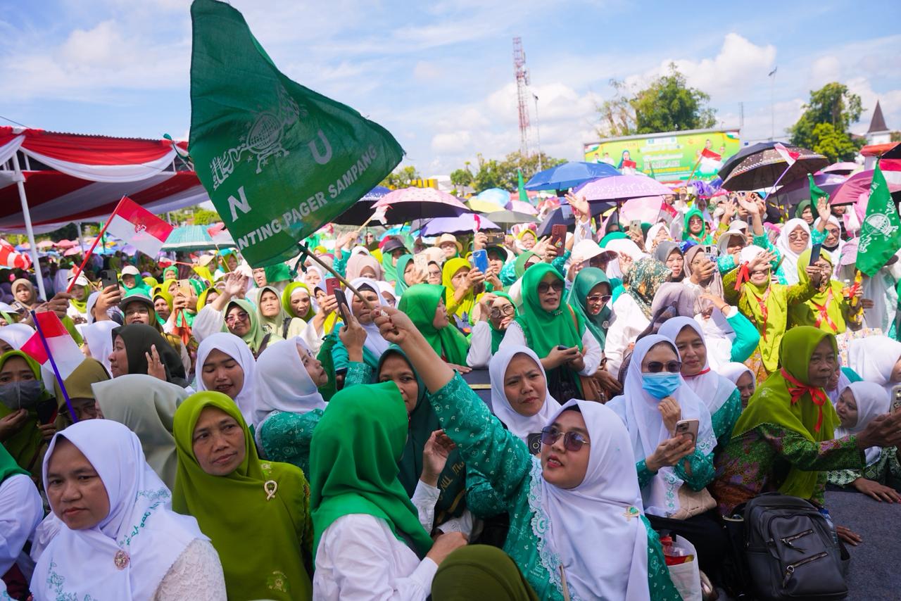 Ribuan Kader Padati Alun-alun Wonosobo Dalam Acara Harlah Muslimat dan Fatayat NU