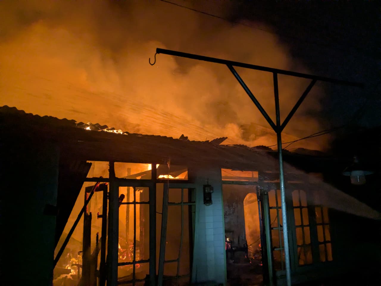 Enam Rumah di Kampung Singkir Ludes Terbakar, Kerugian Capai Rp588 Juta