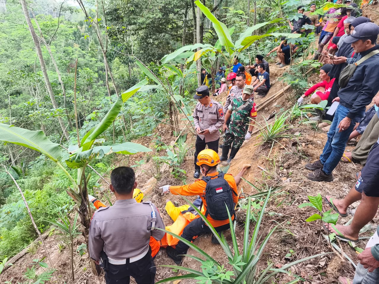 Pergi Mencari Rumput, Seorang Pria Ditemukan Meninggal di Tebing Sedalam 30 Meter