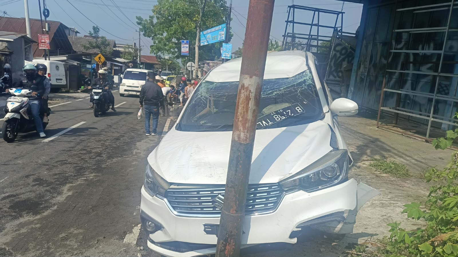 Empat Orang Terluka dalam Kecelakaan Beruntun di Bomerto Wonosobo