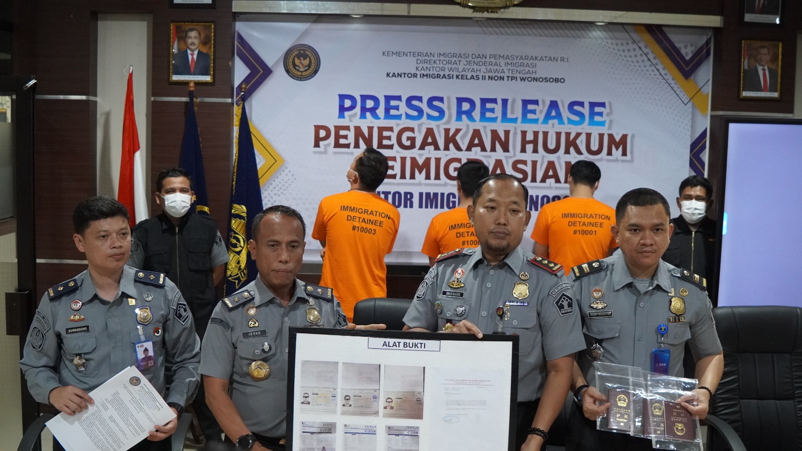 Tutup Tahun 2024, Imigrasi Wonosobo Tindak 3 WNA RRC